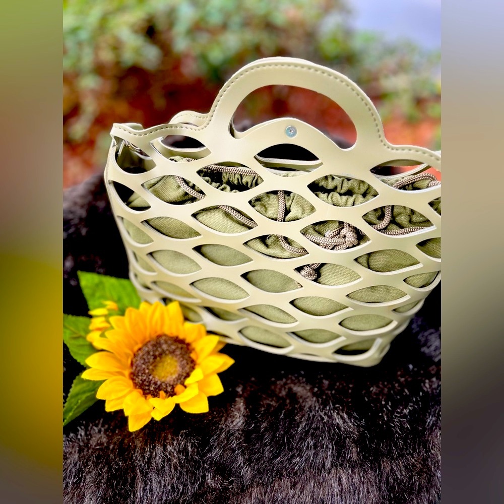 ARMY GREEN adorable 8x8 summer purse,